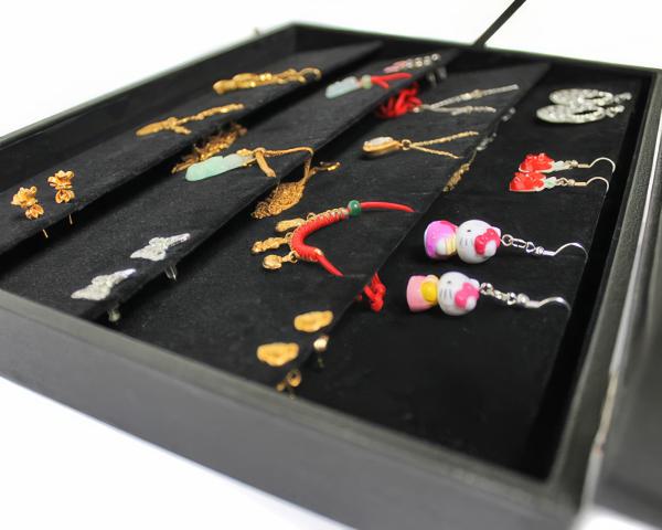 Schmuckkasten Schmucklade Schaukasten Schmuckdisplay mit Glasdeckel für Anhänger Ketten Ohrringe  schwarz